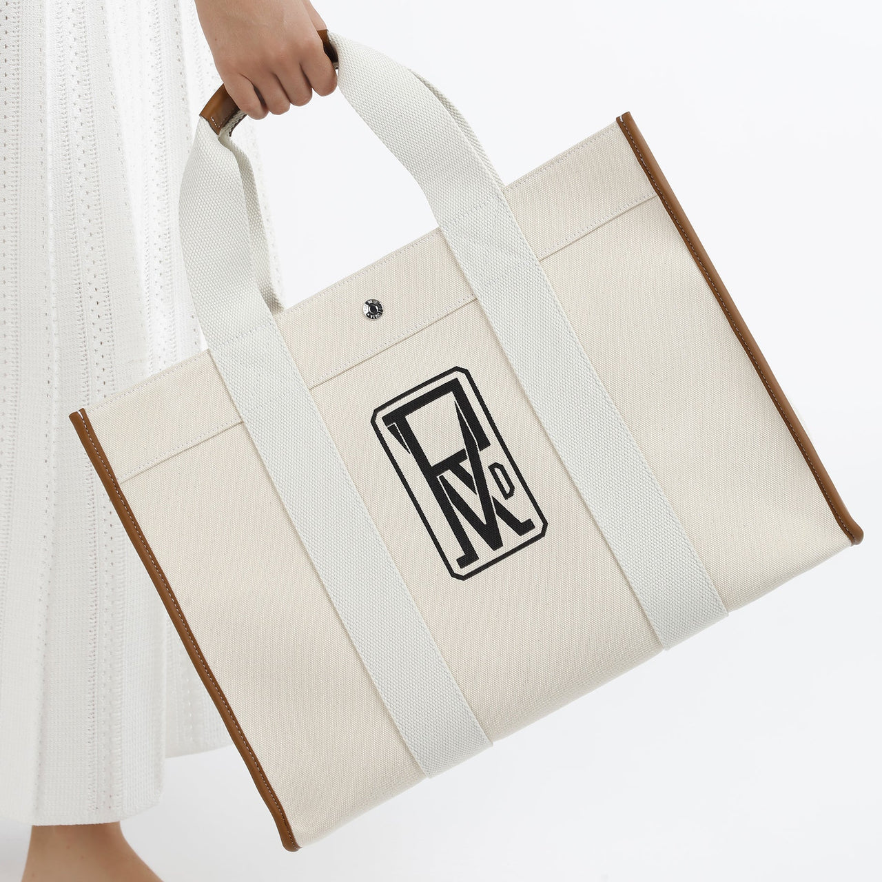 Traveller XL - Logoprint White - Image 1