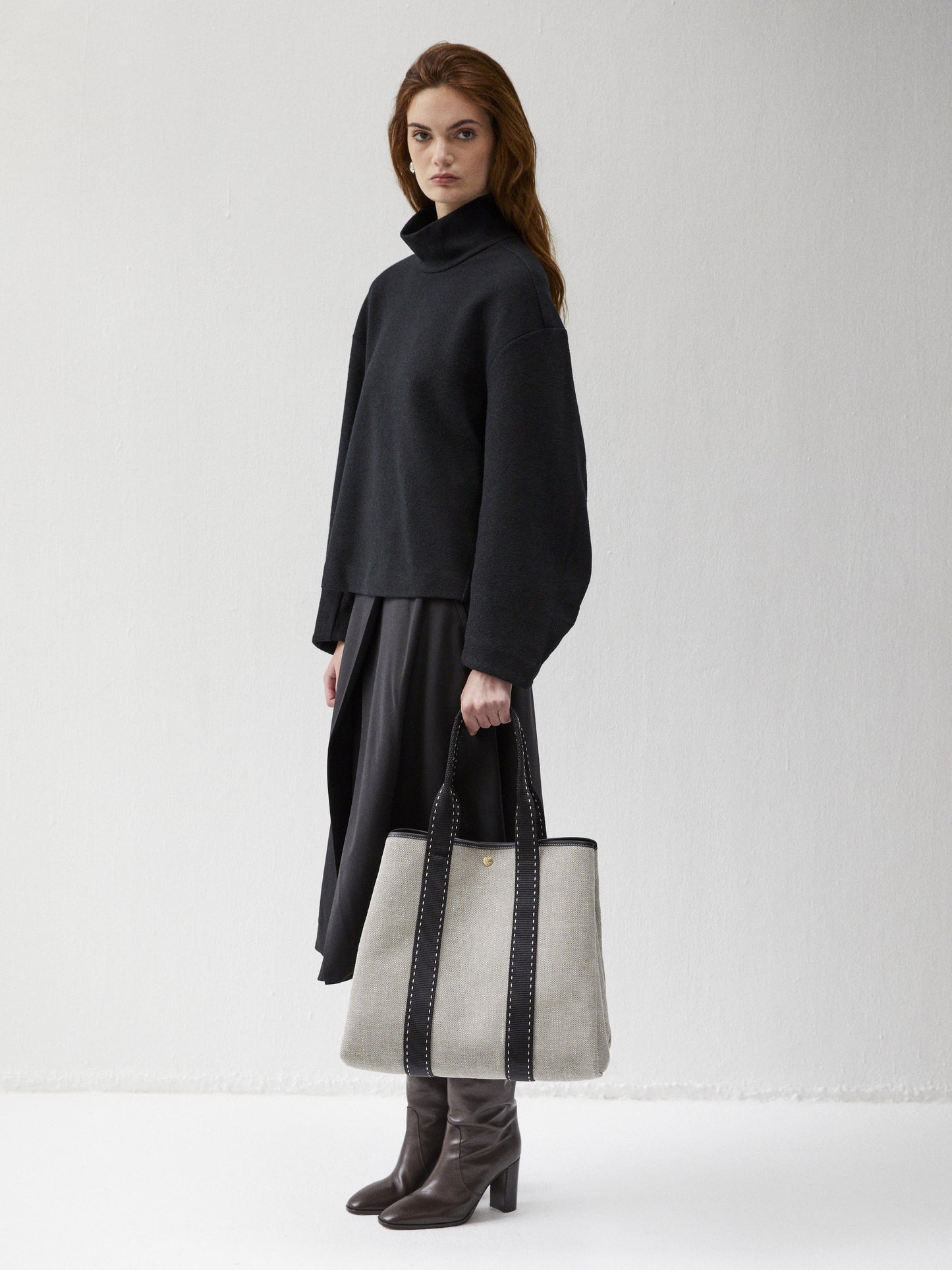 Traversée L - Grey Linen Black Sellier