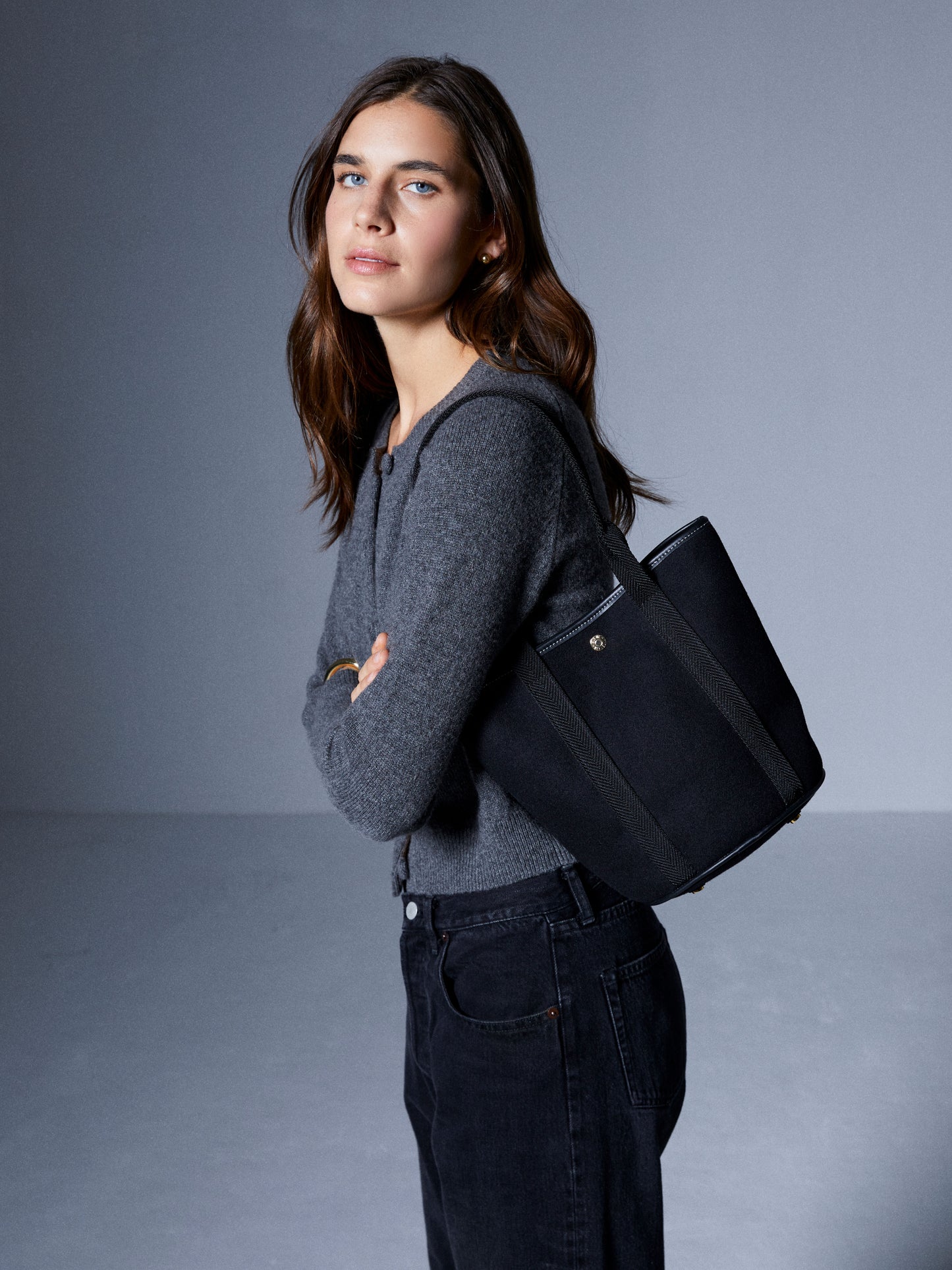 Bucket Shoulder Whip Black Flannel