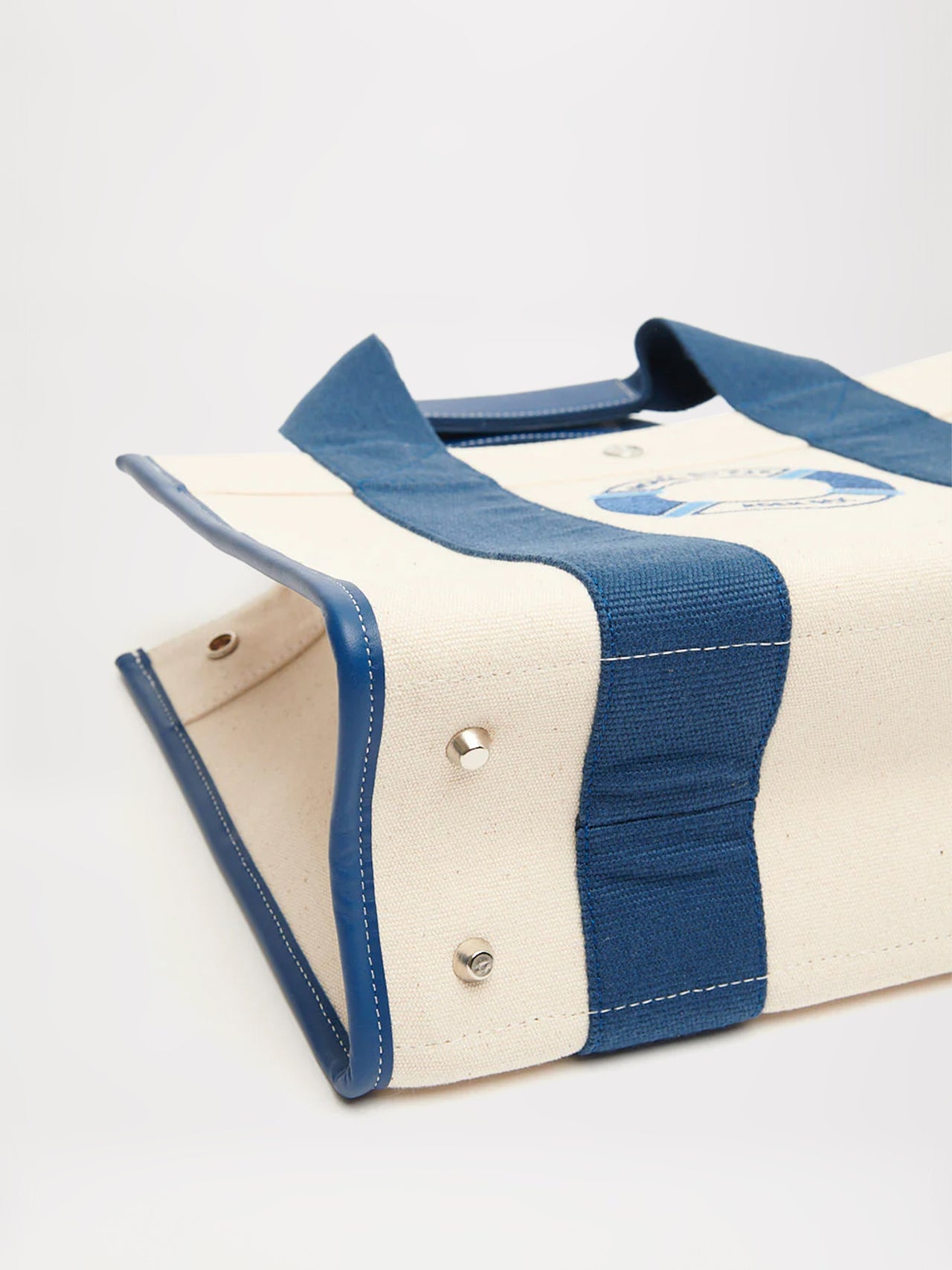 Eden Roc - Traveller M - Image 7