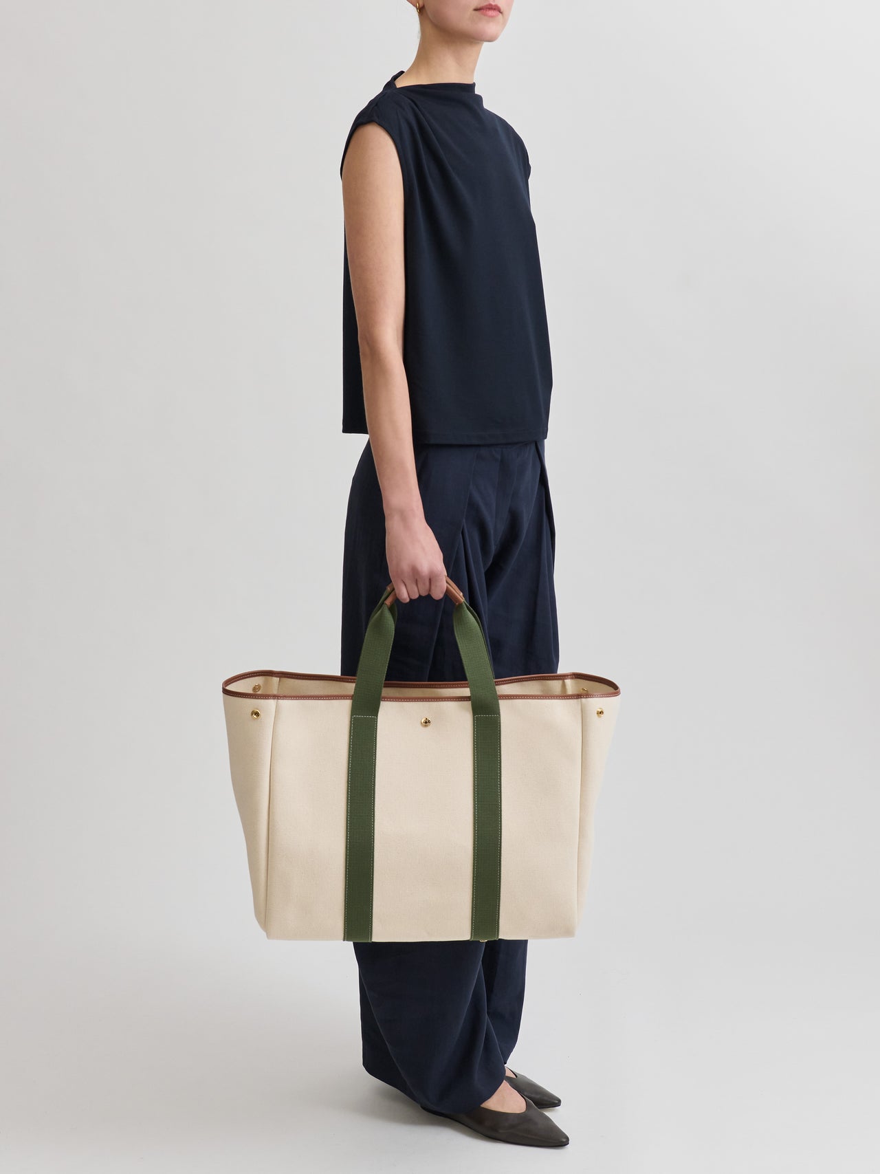 Traversée L - Essentials Military Green - Image 2